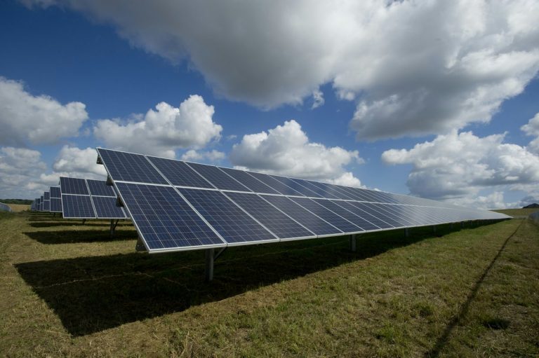 Featured image for How to Choose a Solar Generator for Off-Grid Living