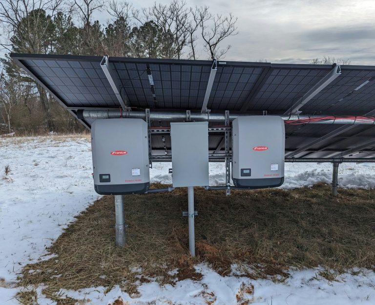 Featured image for Off-Grid Power: Solar vs Gas Generators